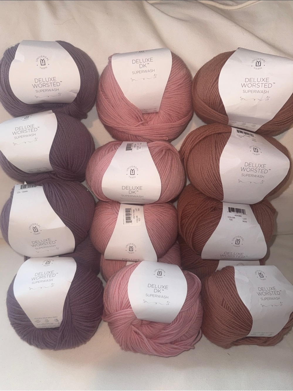 Universal Yarn lot- Deluxe Worsted Superwash -100% Superwash wool yarn-15 skeins